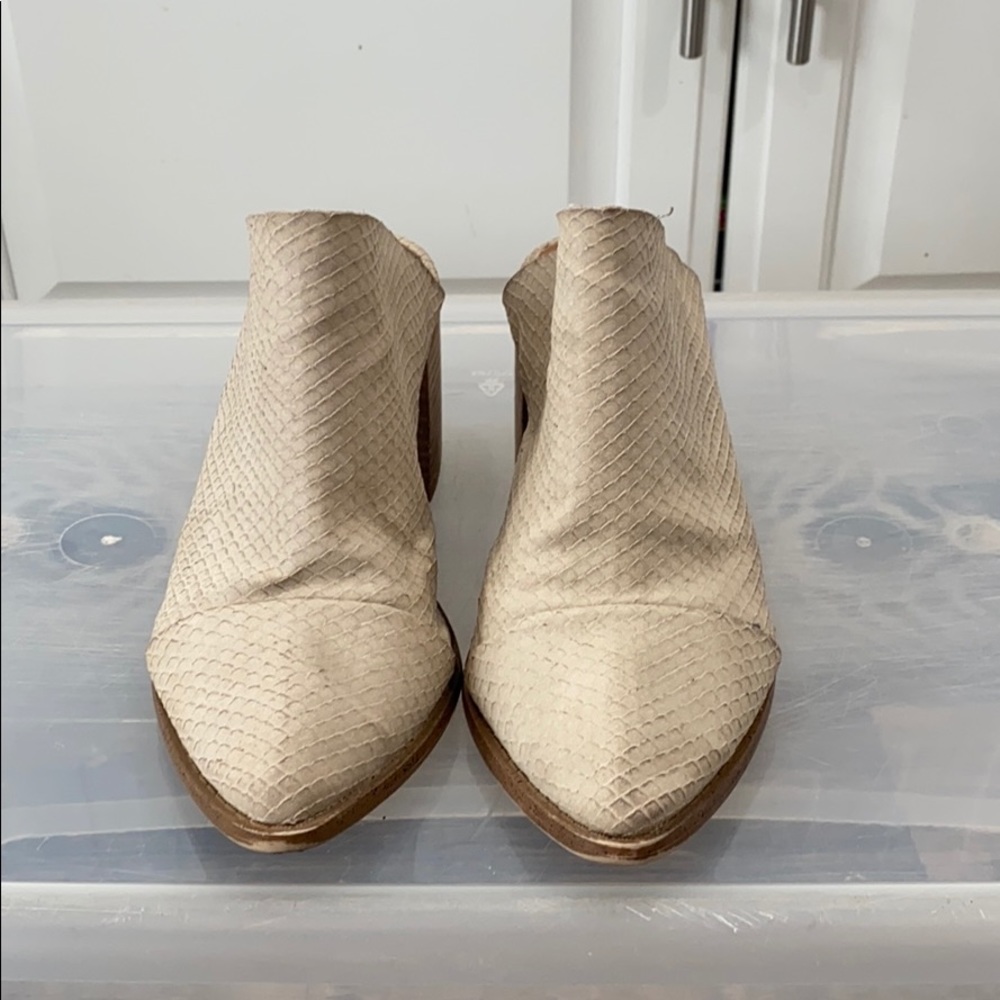 Cream, Snake Skin Report Mules